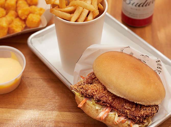 Restaurante H { } M E BURGERS